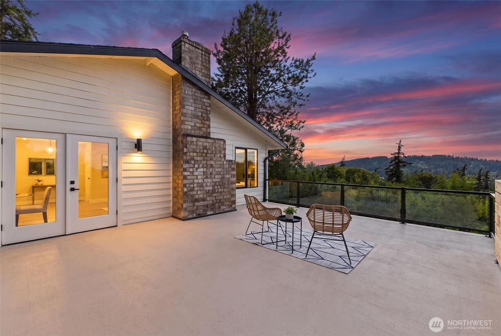 Photo of 904 Puget Street, Bellingham, WA 98226 (MLS # 2553878)