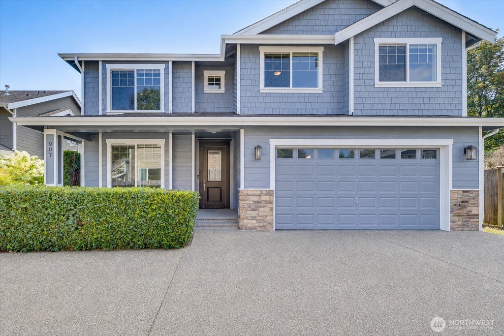 Photo of 907 Ilwaco Place NE, Renton, WA 98059 (MLS # 2574870)