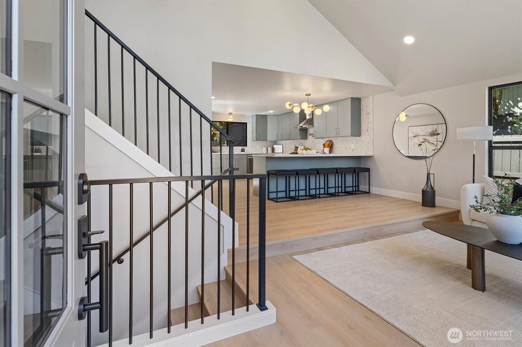 Photo of 2425 NW Oakcrest Drive, Issaquah, WA 98027 (MLS # 2522620)
