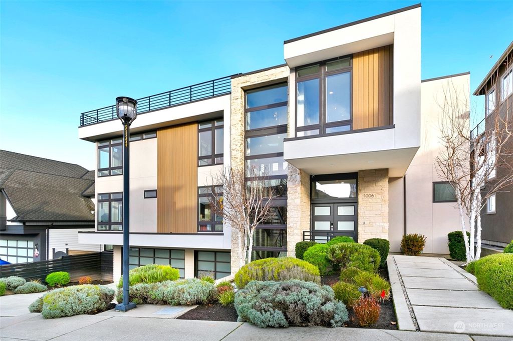 Photo of 1006 N 37th Street, Renton, WA 98056 (MLS # 2315788)