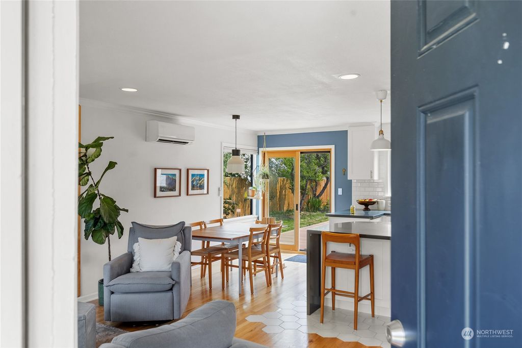 Photo of 11732 Phinney Avenue N, Seattle, WA 98133 (MLS # 2070638)