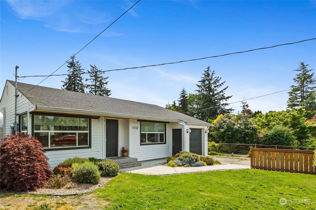 Photo of 11732 Phinney Avenue N, Seattle, WA 98133 (MLS # 2070638)