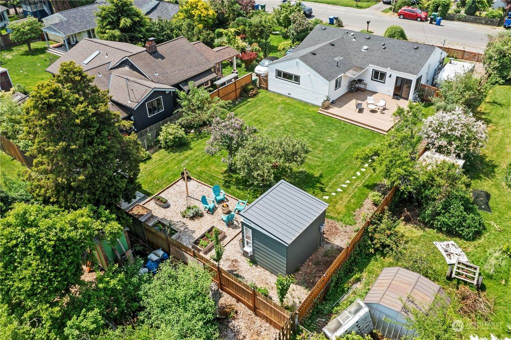 Photo of 11732 Phinney Avenue N, Seattle, WA 98133 (MLS # 2070638)