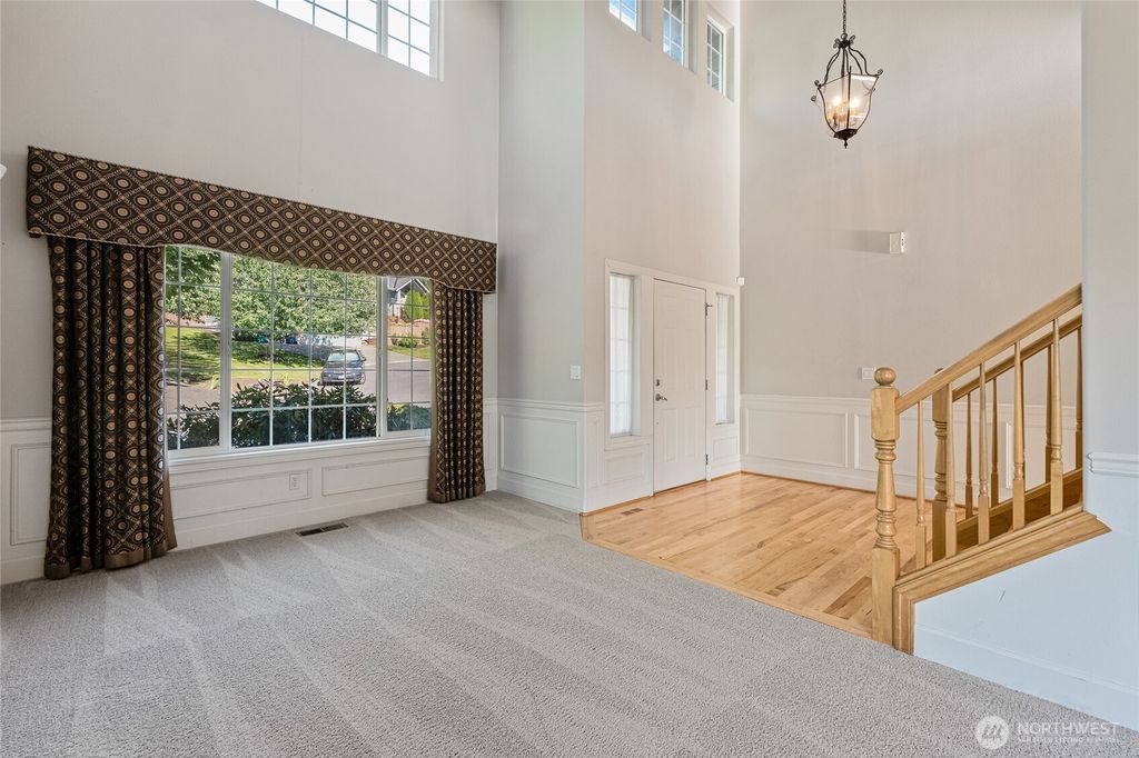 Photo of 11633 SE 76th Court, Newcastle, WA 98056 (MLS # 2551719)