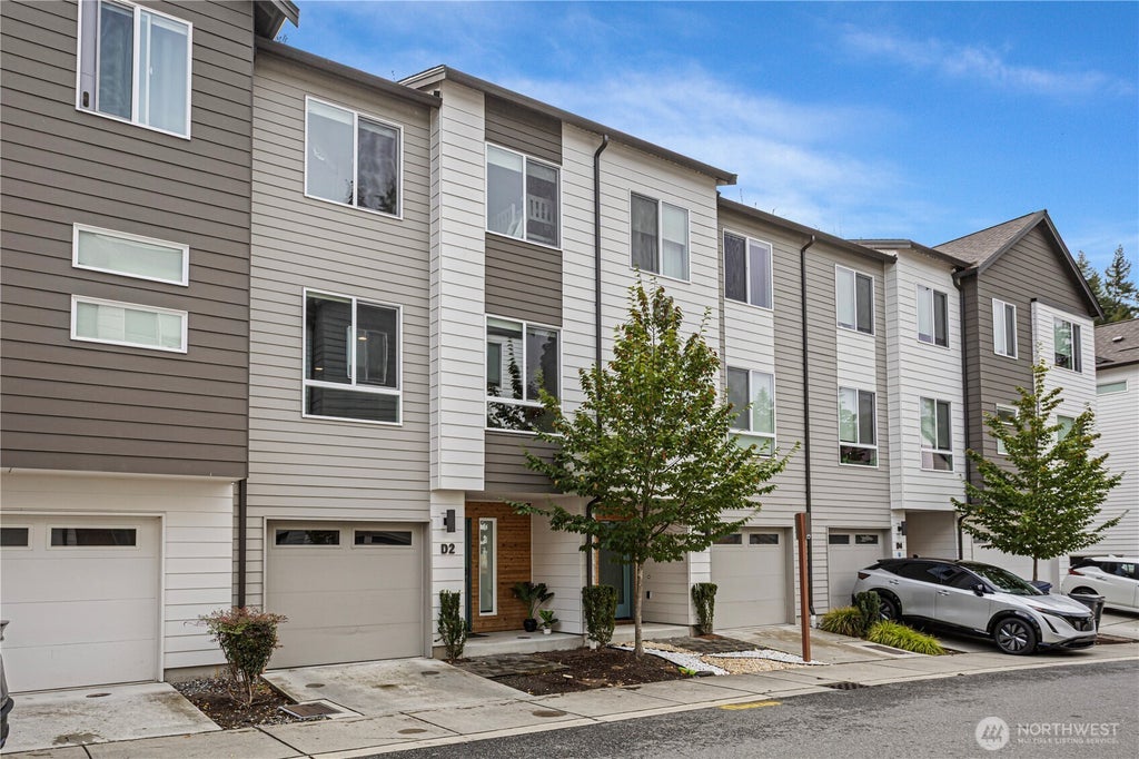 Photo of 13706 Manor Way #D2, Lynnwood, WA 98087 (MLS # 2587620)