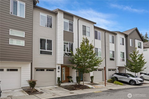 Photo of 13706 Manor Way #D2, Lynnwood, WA 98087 (MLS # 2587620)