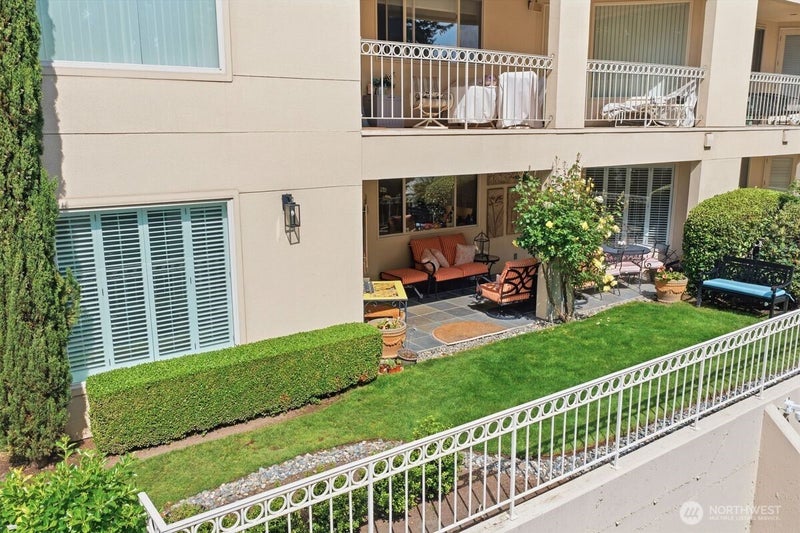 10000 Meydenbauer Way SE 1