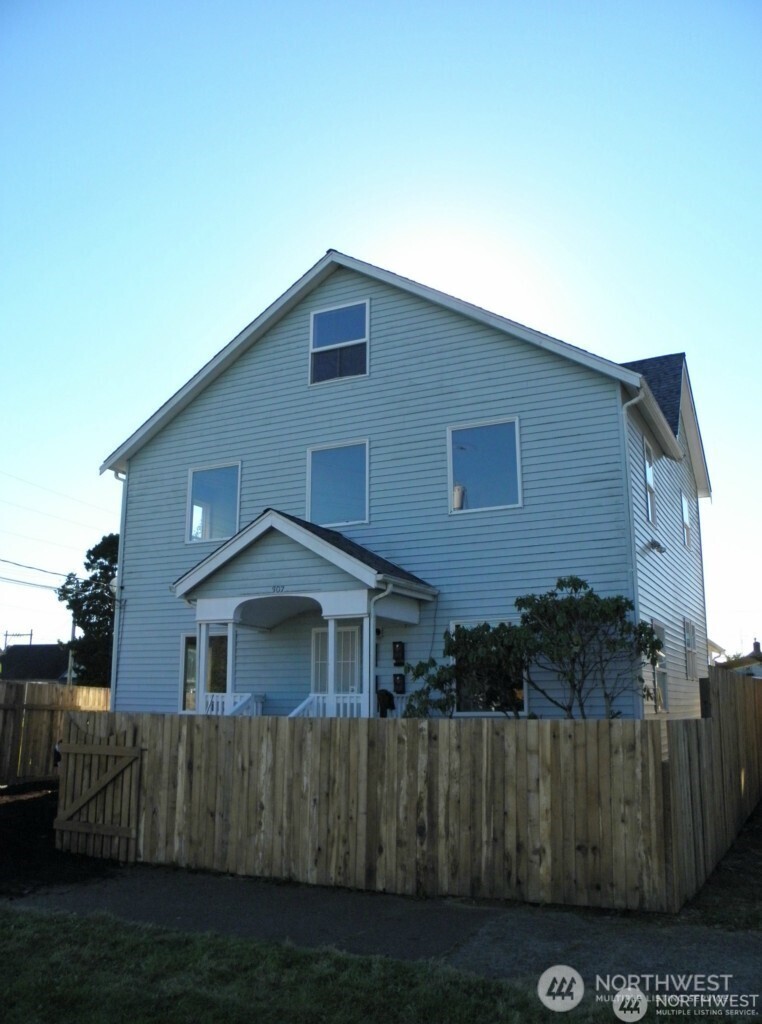 307 N E Street