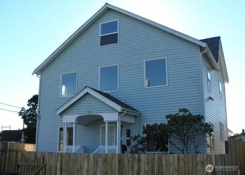 Photo of 307 N E Street, Aberdeen, WA 98520 (MLS # 2370243)