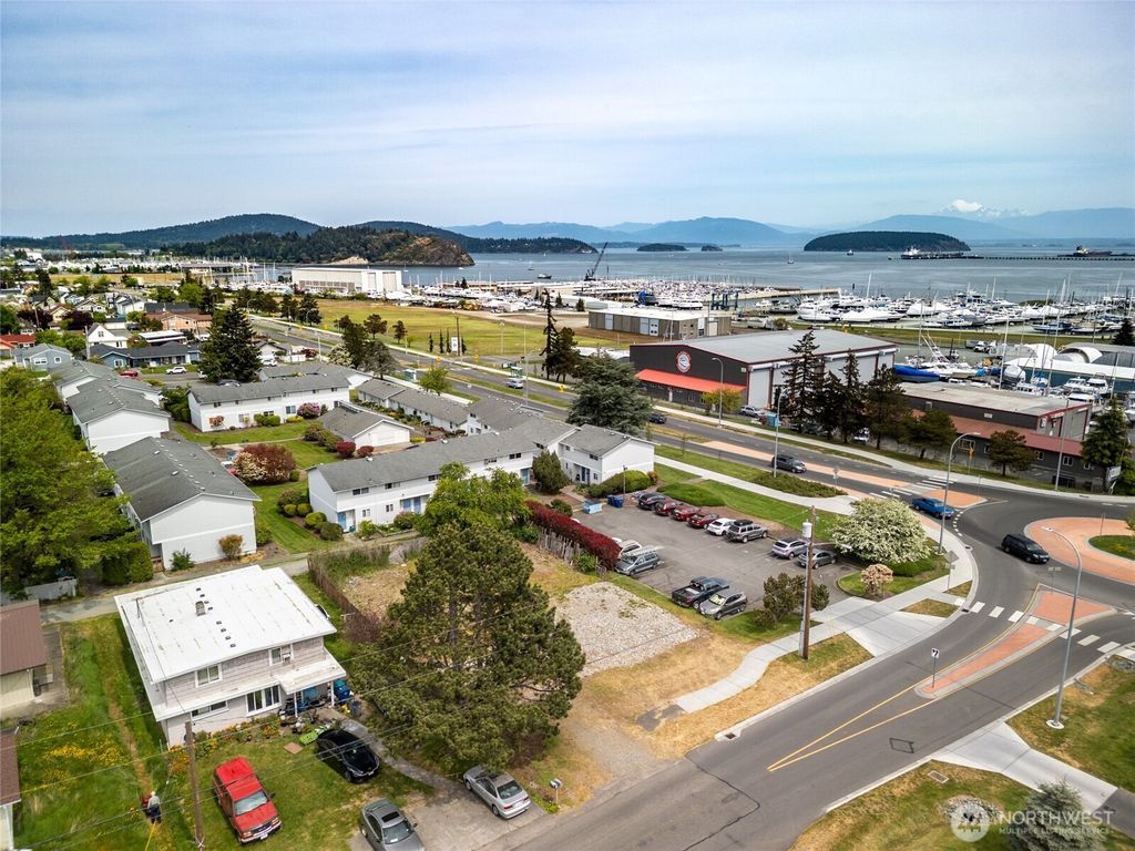 Photo of 810 30th Street, Anacortes, WA 98221 (MLS # 2521602)