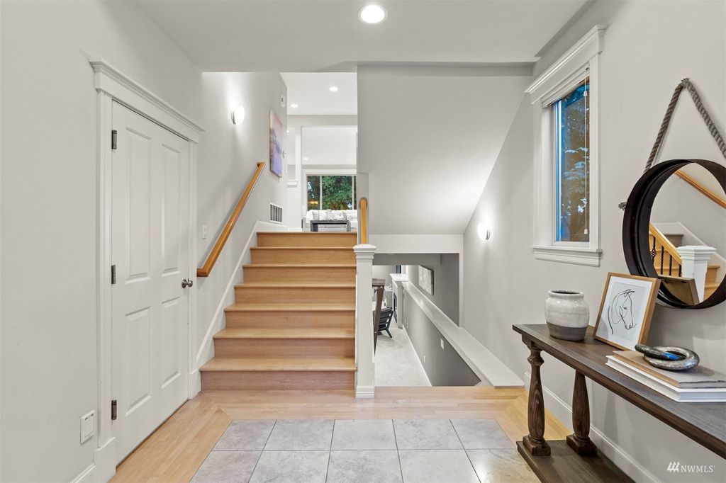 Photo of 7021 117th Place NE, Kirkland, WA 98033 (MLS # 1989907)