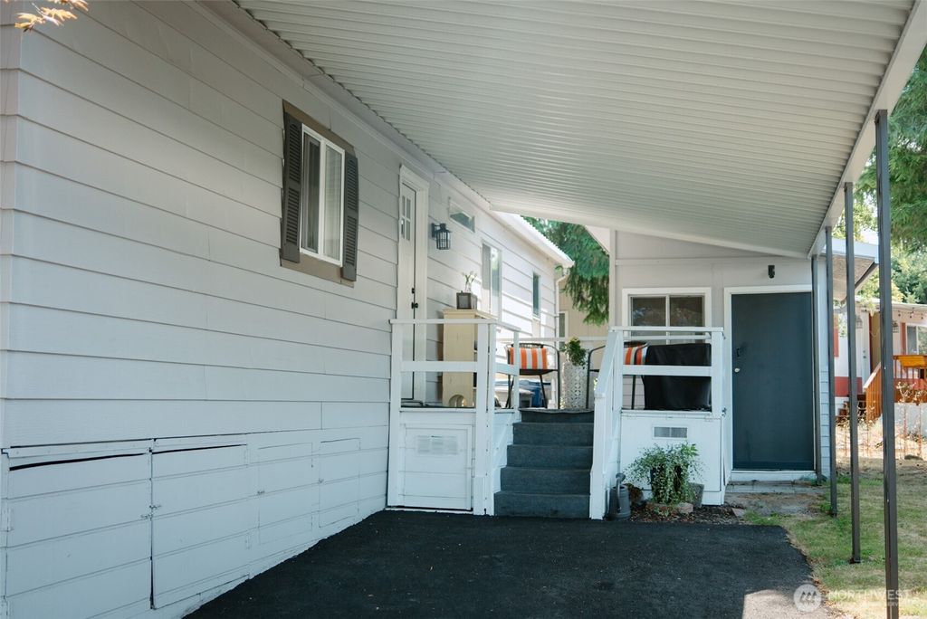 Photo of 11622 Silver Lake Road #102, Everett, WA 98208 (MLS # 2417295)