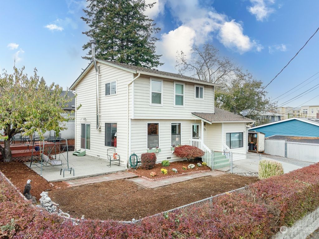 Photo of 1521 Cedar Street, Everett, WA 98201 (MLS # 2015764)