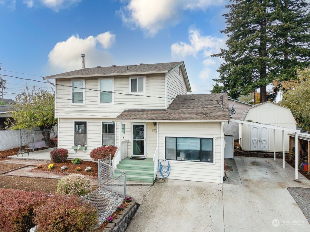 Photo of 1521 Cedar Street, Everett, WA 98201 (MLS # 2015764)