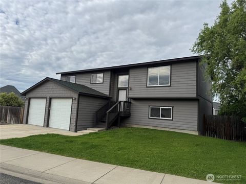 Photo of 1906 W Peakview Drive, Ellensburg, WA 98926 (MLS # 2531044)