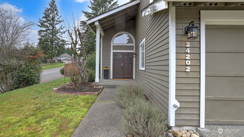 Photo of 24202 SE 38th Place, Sammamish, WA 98029 (MLS # 2321961)