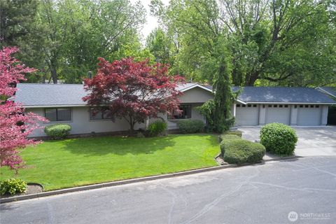 Photo of 1985 Hilbrooke Drive, Walla Walla, WA 99362 (MLS # 2525363)