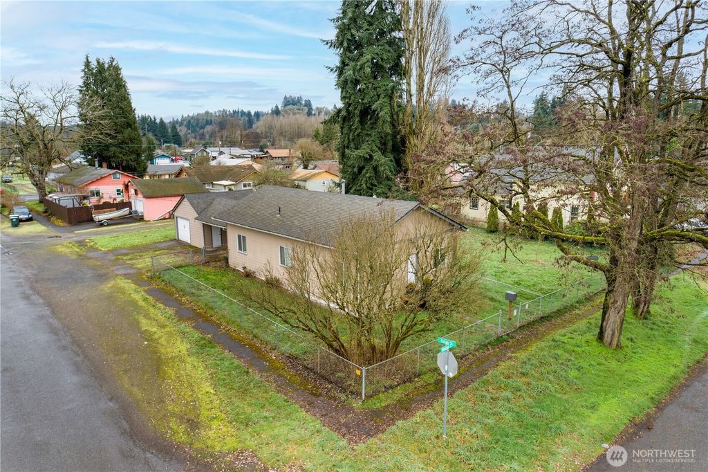 Photo of 1330 Windsor Avenue, Centralia, WA 98531 (MLS # 2476863)