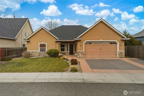 Photo of 817 NE Bunky Lane, College Place, WA 99324 (MLS # 2466471)