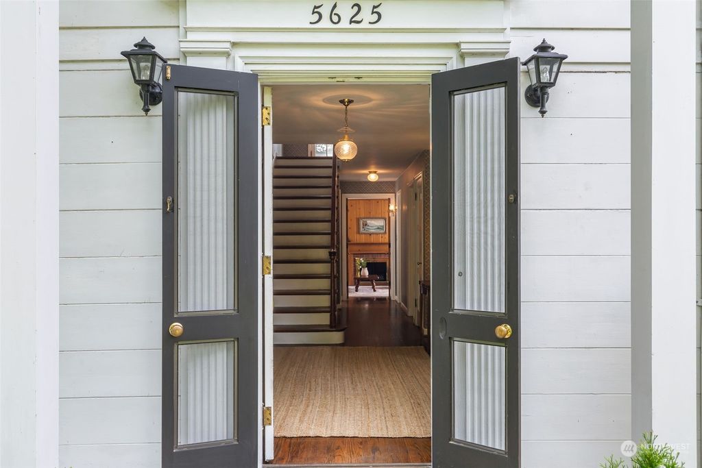 Photo of 5625 NE Windermere Road, Seattle, WA 98105 (MLS # 2252491)