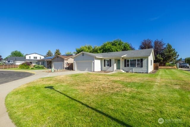 111 E Queen Place
