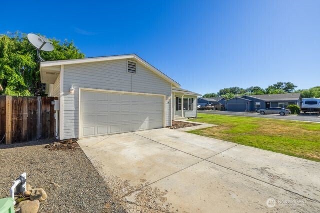 111 E Queen Place