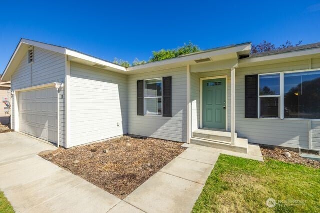 111 E Queen Place