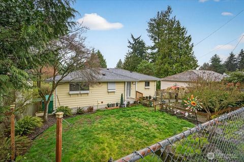 Photo of 16008 10th Avenue NE, Shoreline, WA 98155 (MLS # 2500634)