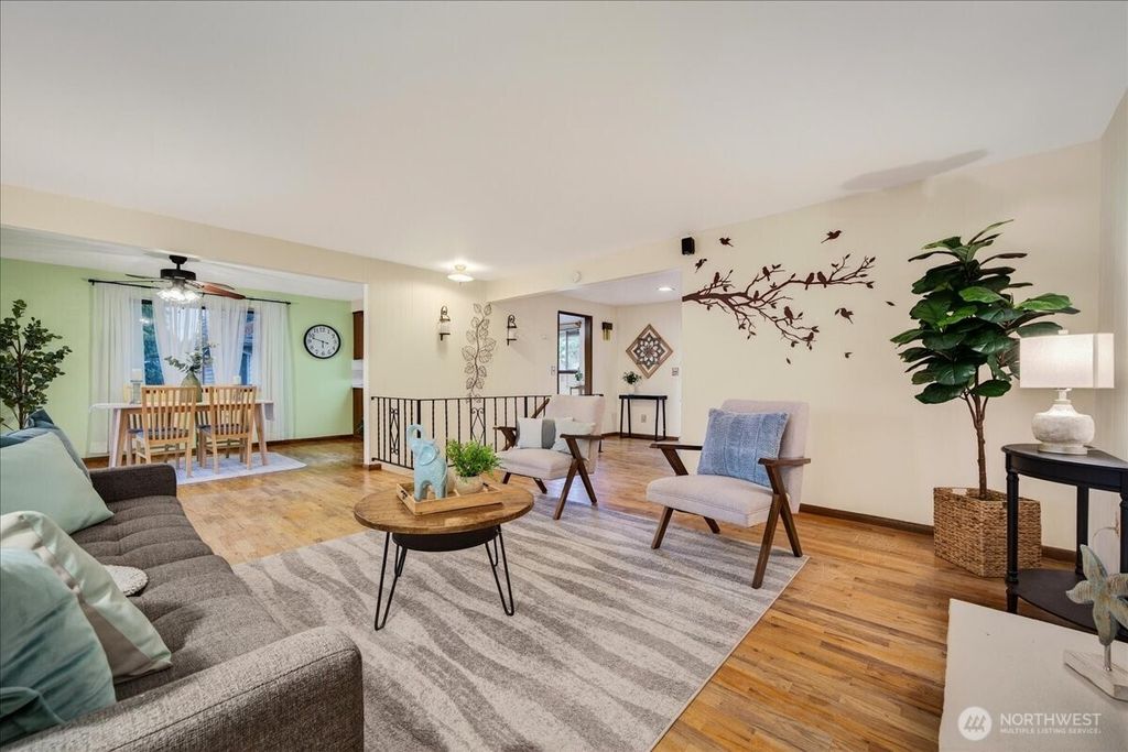 Photo of 16008 10th Avenue NE, Shoreline, WA 98155 (MLS # 2500634)