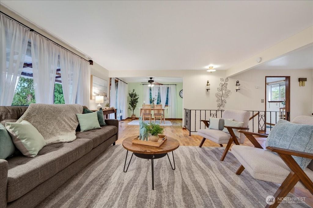 Photo of 16008 10th Avenue NE, Shoreline, WA 98155 (MLS # 2500634)