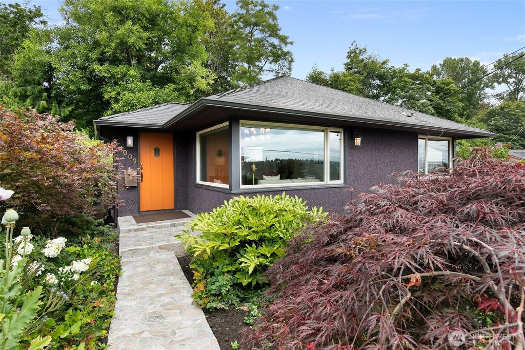 Photo of 4009 32nd Avenue SW, Seattle, WA 98126 (MLS # 2390709)