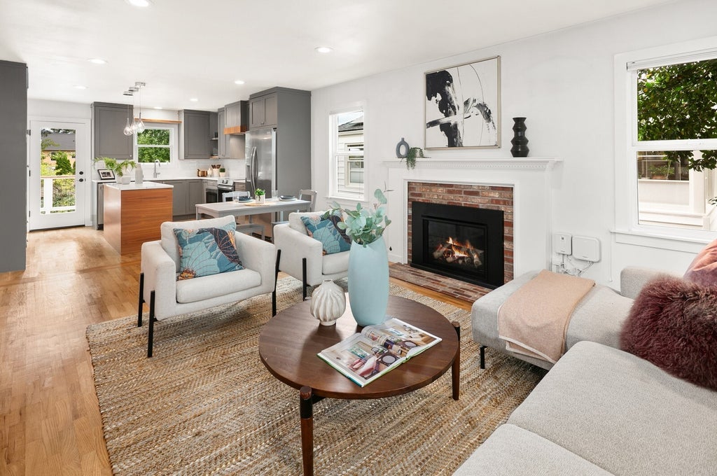 Photo of 9219 5th Avenue NE, Seattle, WA 98115 (MLS # 2595326)