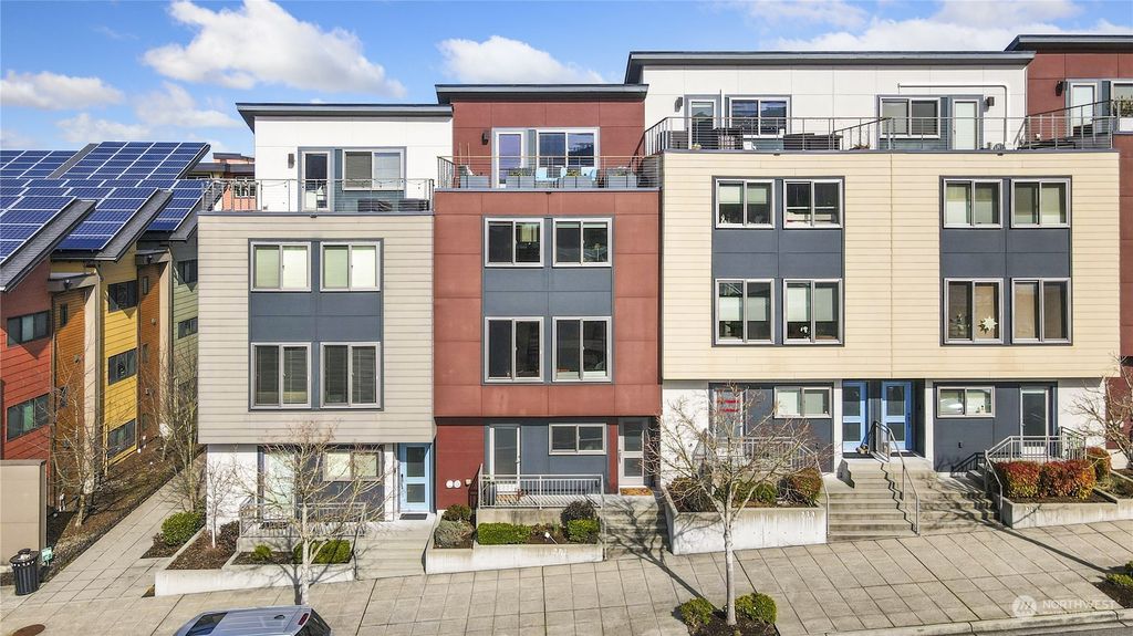 Photo of 974 NE High Street, Issaquah, WA 98029 (MLS # 2040709)