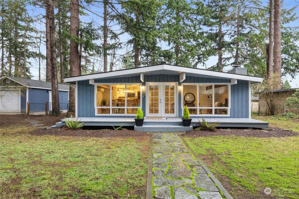 Photo of 1305 SW 310th Street, Federal Way, WA 98023 (MLS # 2318389)