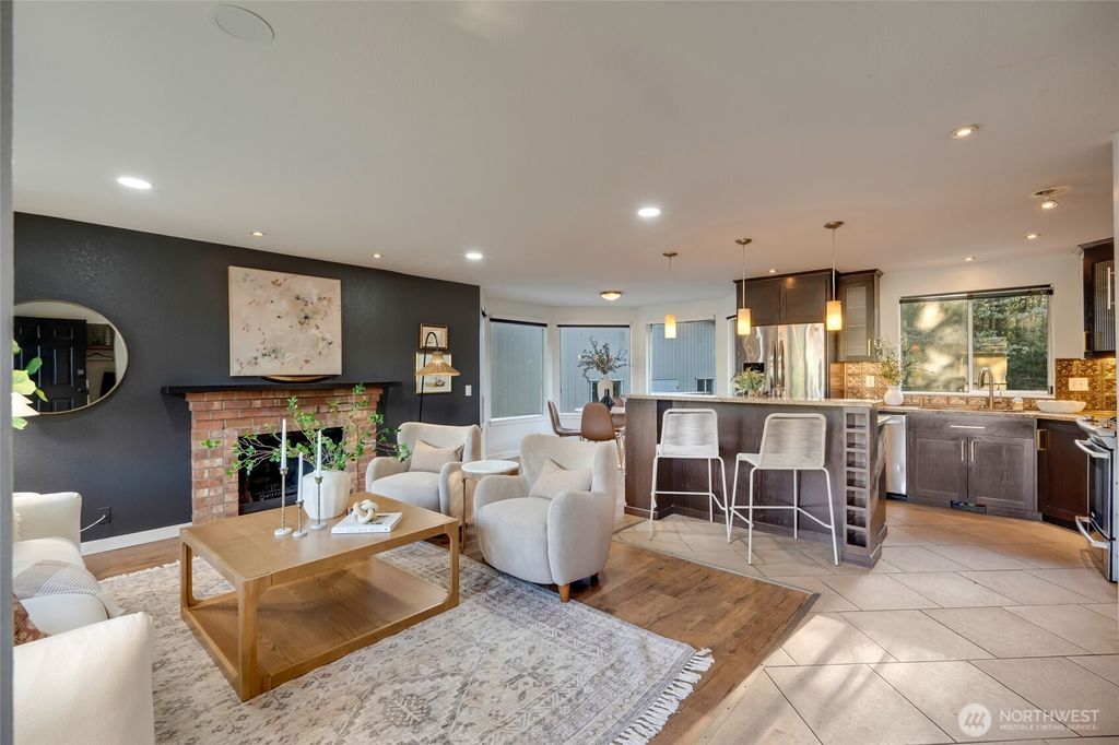 Photo of 17818 1st Avenue NE, Shoreline, WA 98155 (MLS # 2357906)