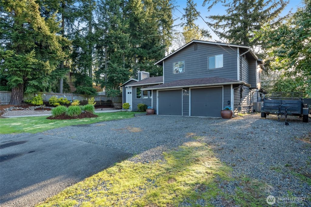 Photo of 17818 1st Avenue NE, Shoreline, WA 98155 (MLS # 2357906)