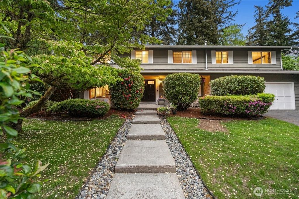 Photo of 14072 117th Avenue NE, Kirkland, WA 98034 (MLS # 2522120)