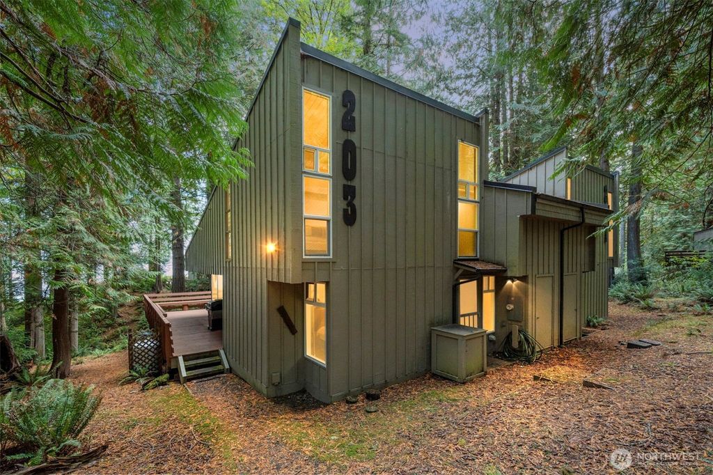 Photo of 203 E Cutty Sark Drive, Shelton, WA 98584 (MLS # 2445071)