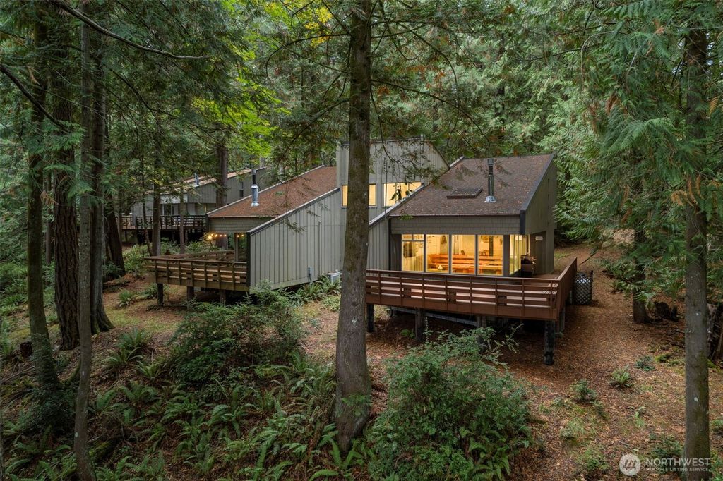 Photo of 203 E Cutty Sark Drive, Shelton, WA 98584 (MLS # 2445071)