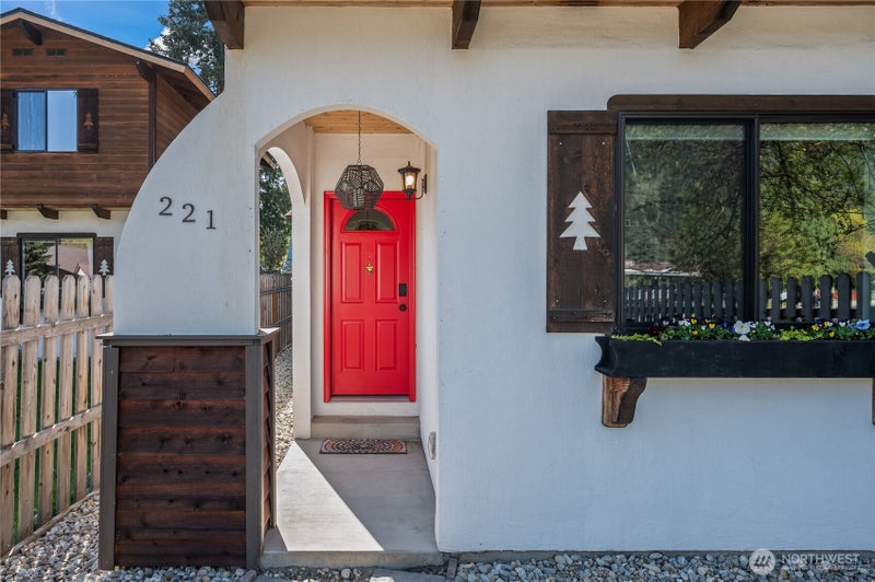 221 Evans Street