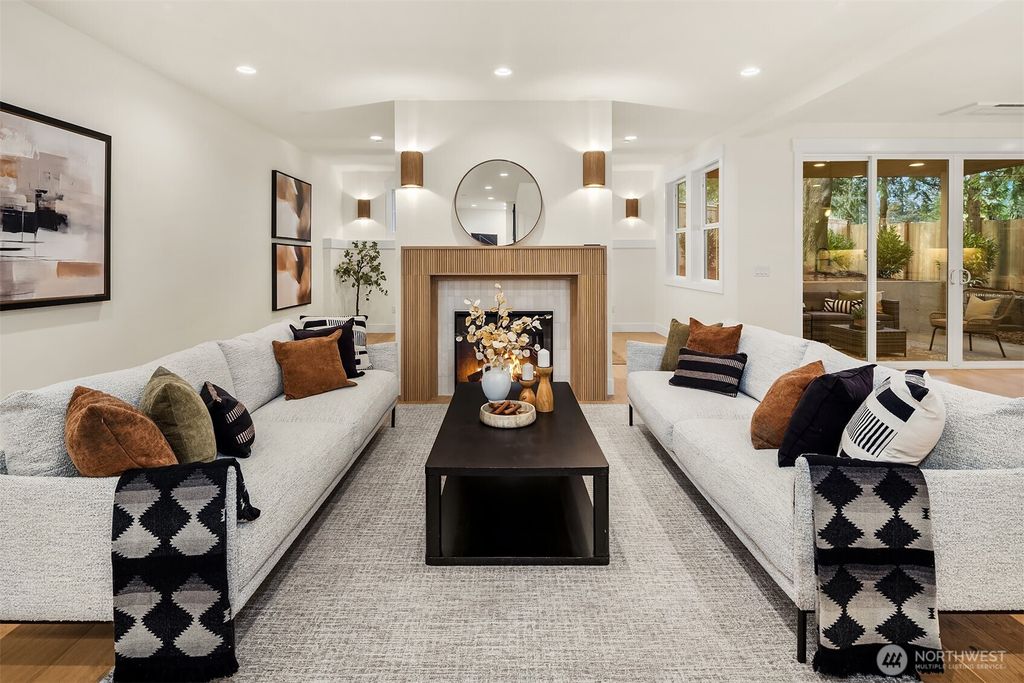 Photo of 11814 NE 103rd Place, Kirkland, WA 98033 (MLS # 2477047)