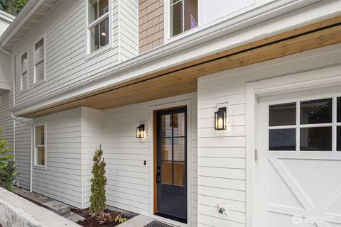 Photo of 11814 NE 103rd Place, Kirkland, WA 98033 (MLS # 2477047)