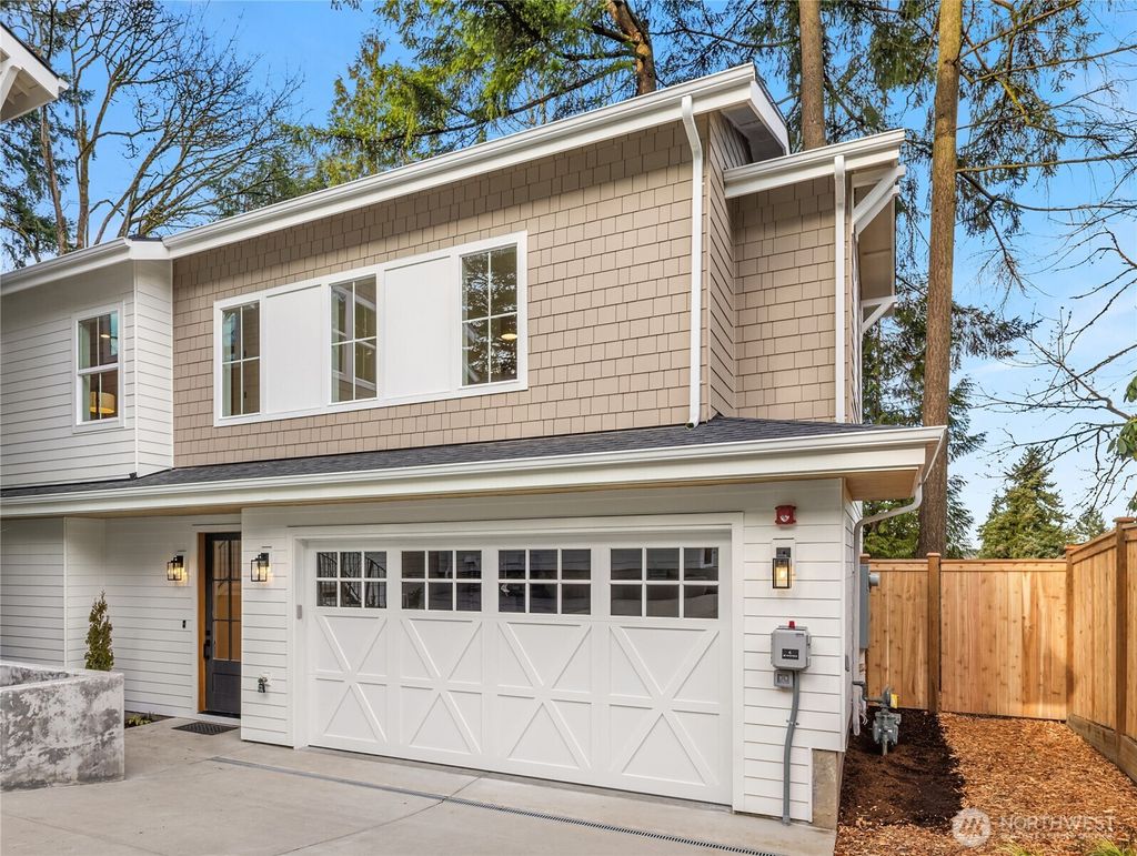 Photo of 11814 NE 103rd Place, Kirkland, WA 98033 (MLS # 2477047)