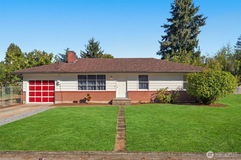 Photo of 2526 E 20th Street, Vancouver, WA 98661 (MLS # 2589718)