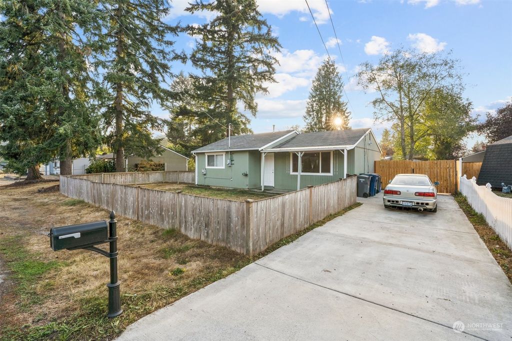 Photo of 30533 6th Place SW, Federal Way, WA 98023 (MLS # 2005963)