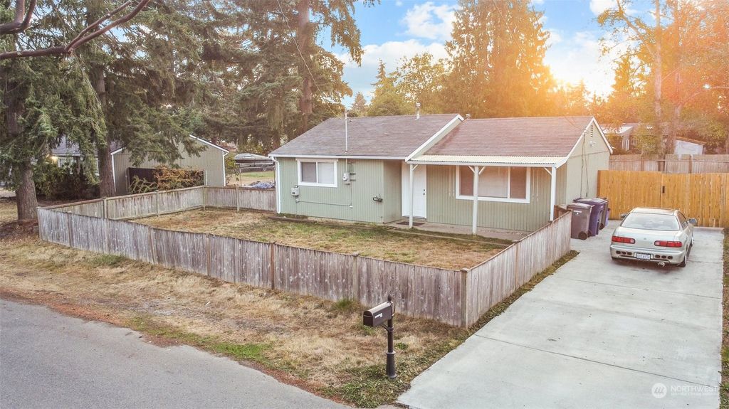 Photo of 30533 6th Place SW, Federal Way, WA 98023 (MLS # 2005963)