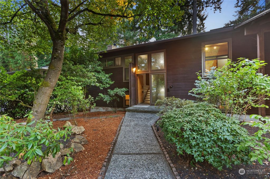 Photo of 4521 87th Avenue SE, Mercer Island, WA 98040 (MLS # 2273992)