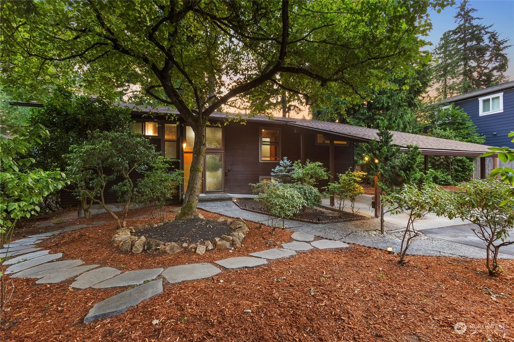Photo of 4521 87th Avenue SE, Mercer Island, WA 98040 (MLS # 2273992)