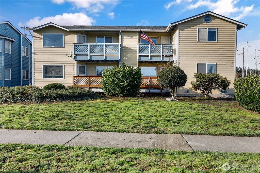 Photo of 537 NE Ellis Way #A202, Oak Harbor, WA 98277 (MLS # 2456744)