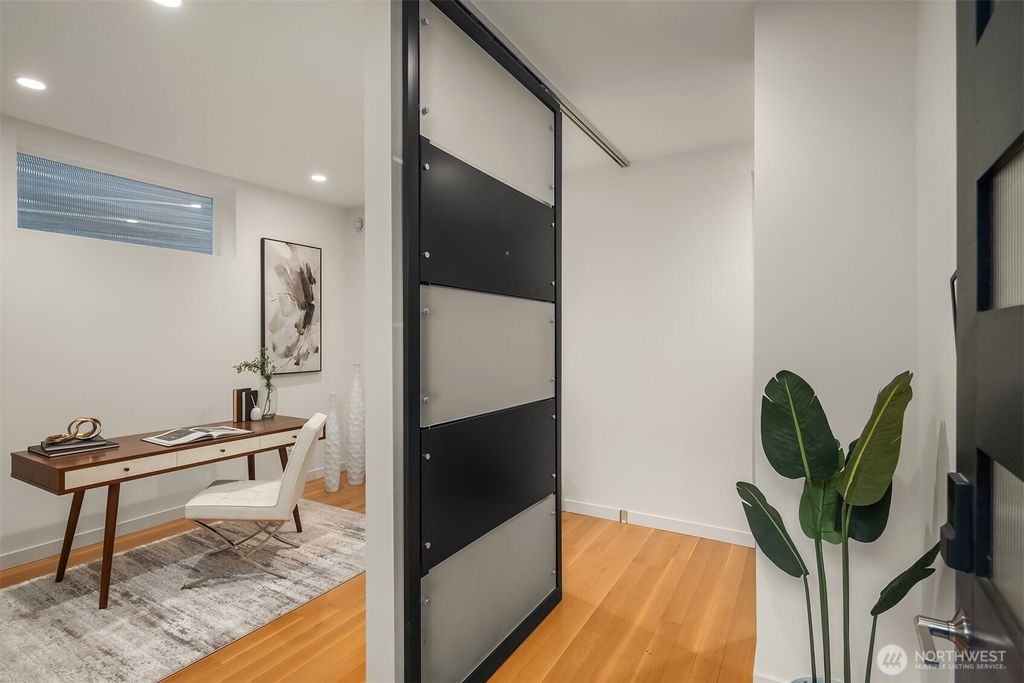 Photo of 1002 5th Avenue N, Seattle, WA 98109 (MLS # 2466564)